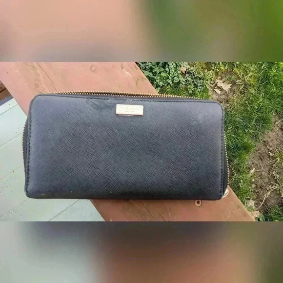 Kate Spade New York Women's NEDA NEWBURRY LANE leather zip wallet size large - Picture 3 of 5